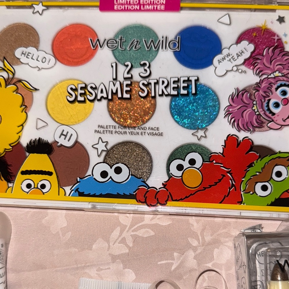 Wet n Wild Sesame Street Makeup Set - Picture 4 of 7